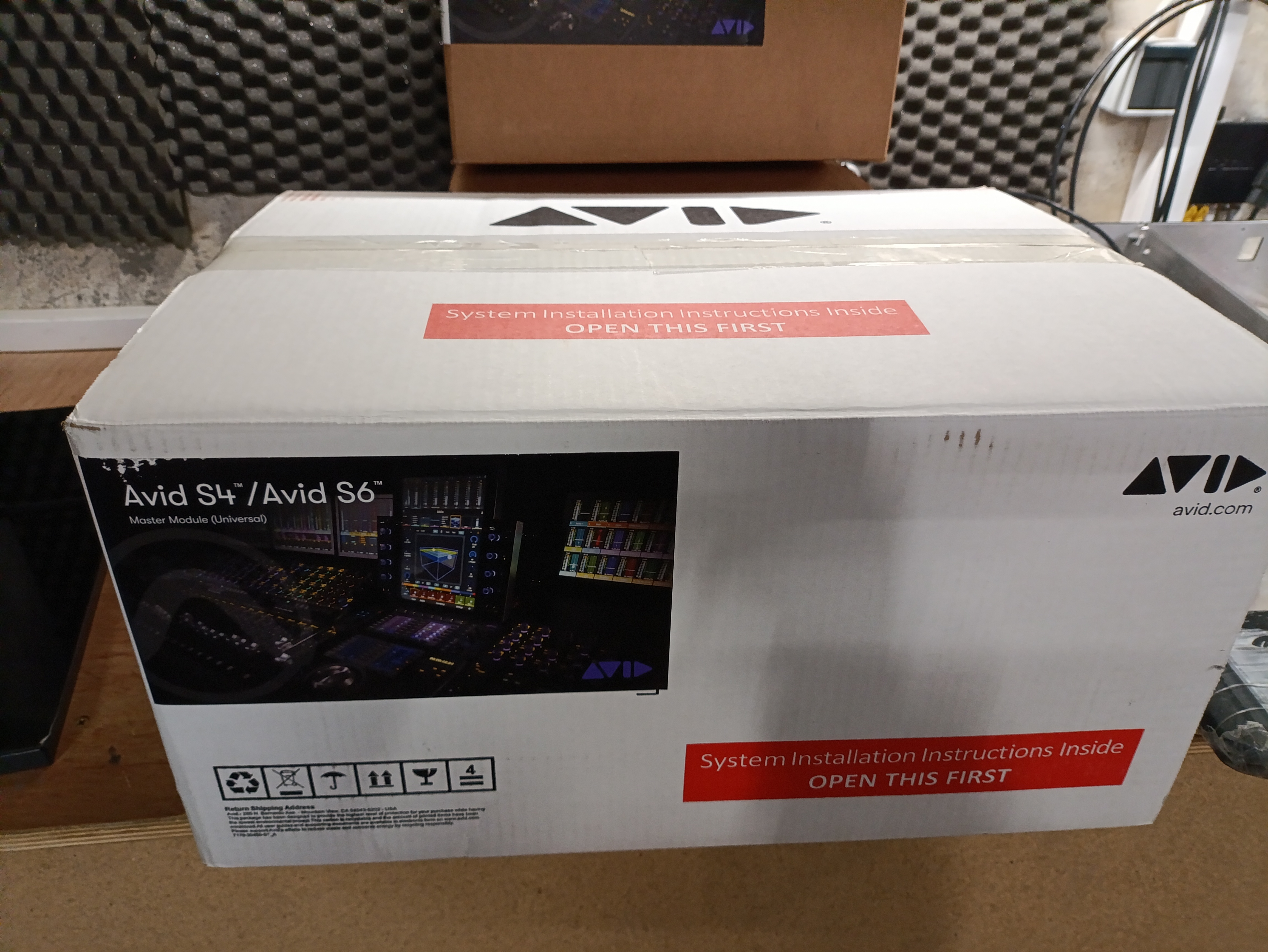 Avid S4 Konsole - 16 Fader / Dual-Display / 4 Fuß (Demo)