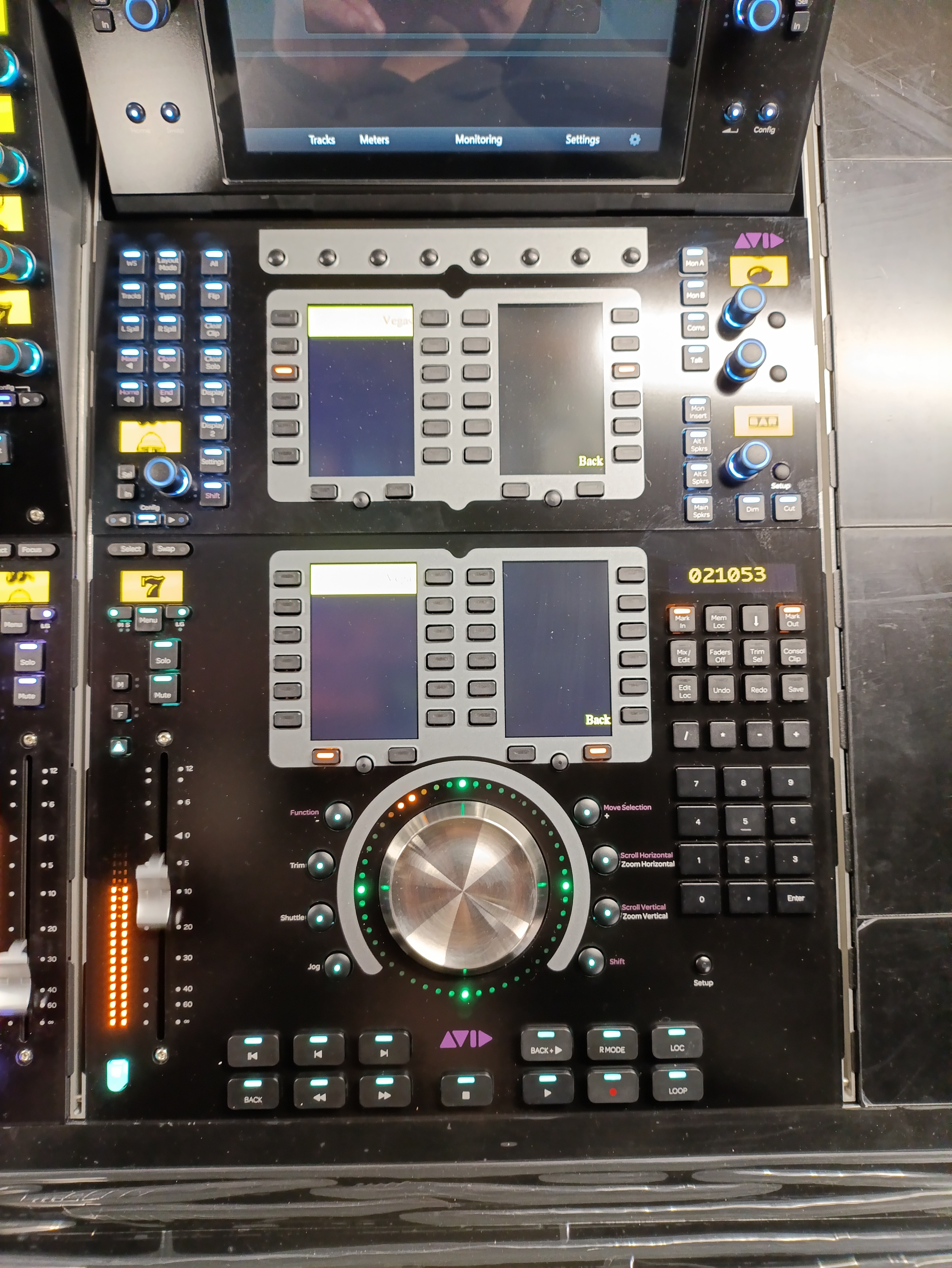 Avid S4 Konsole - 16 Fader / Dual-Display / 4 Fuß (Demo)