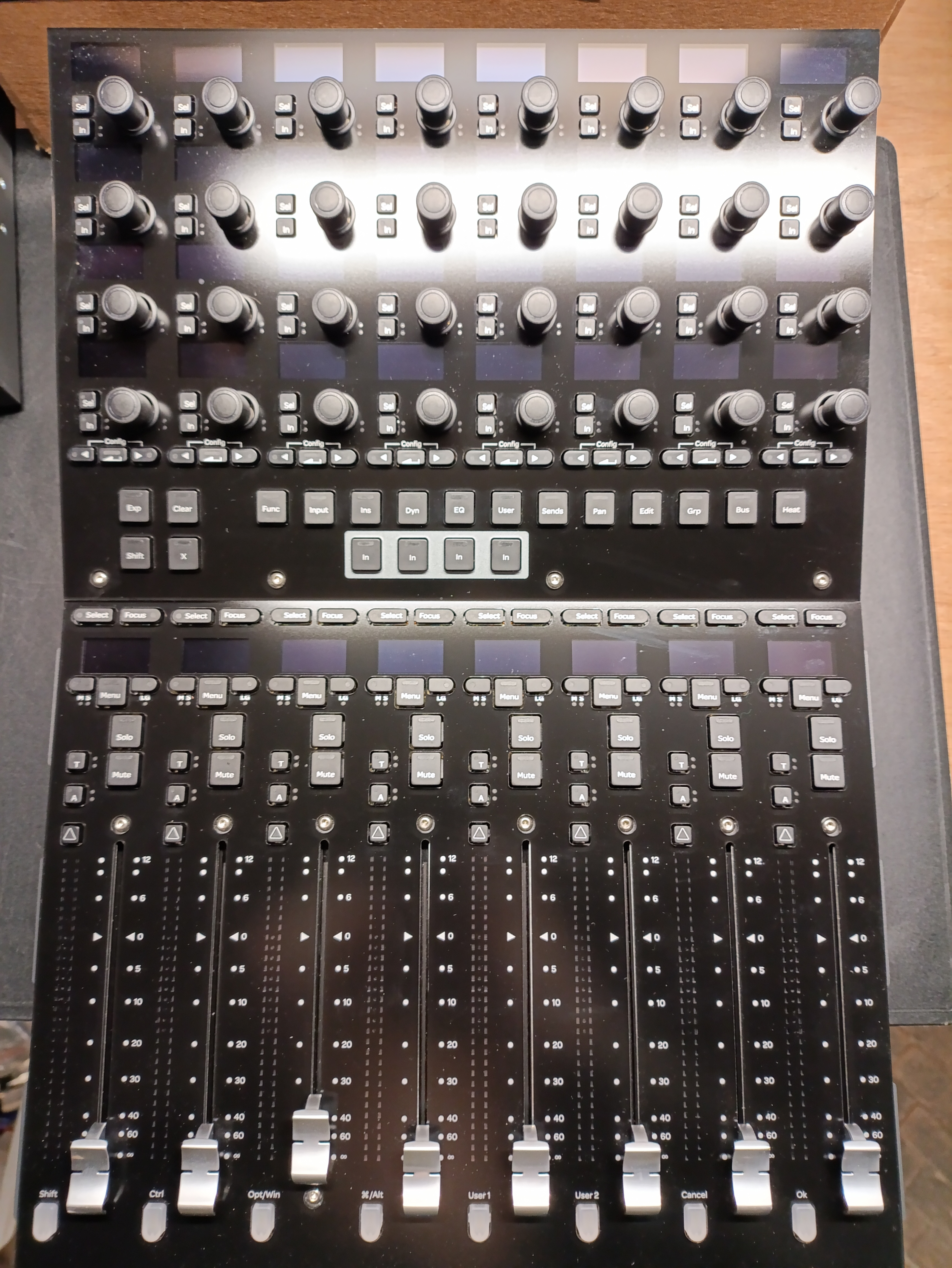 Avid S4 Konsole - 16 Fader / Dual-Display / 4 Fuß (Demo)