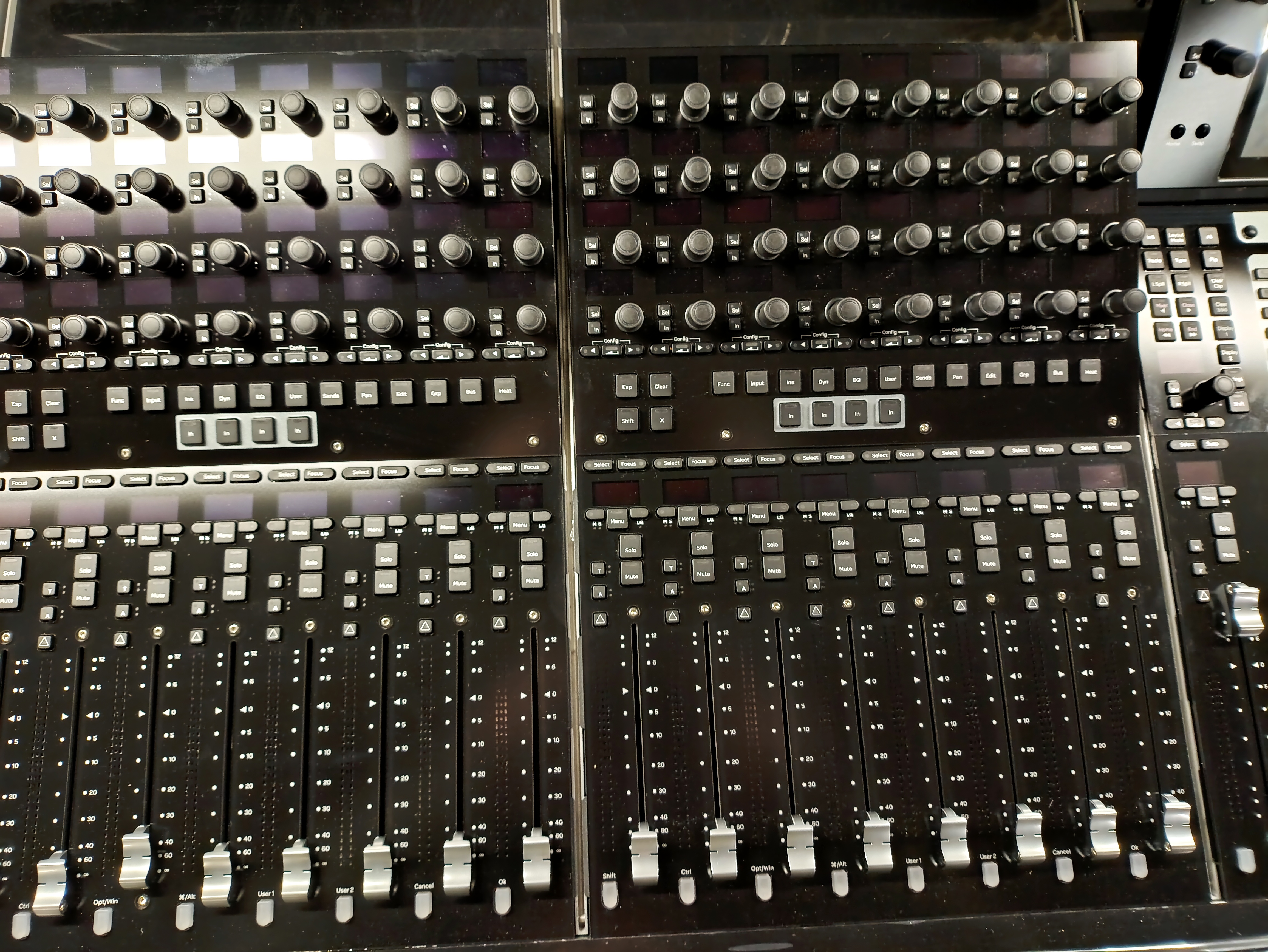 Avid S4 Konsole - 16 Fader / Dual-Display / 4 Fuß (Demo)
