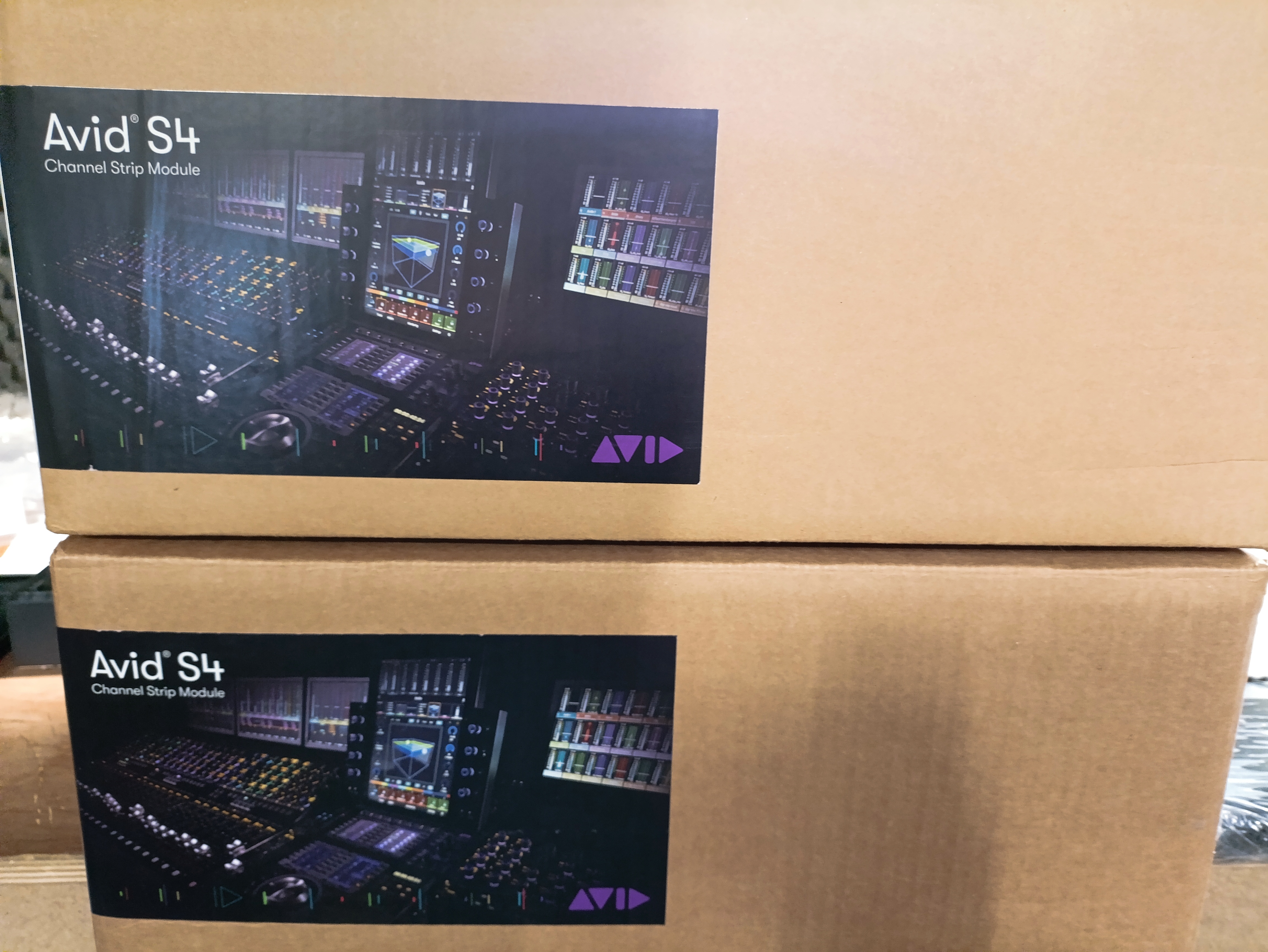 Avid S4 Konsole - 16 Fader / Dual-Display / 4 Fuß (Demo)